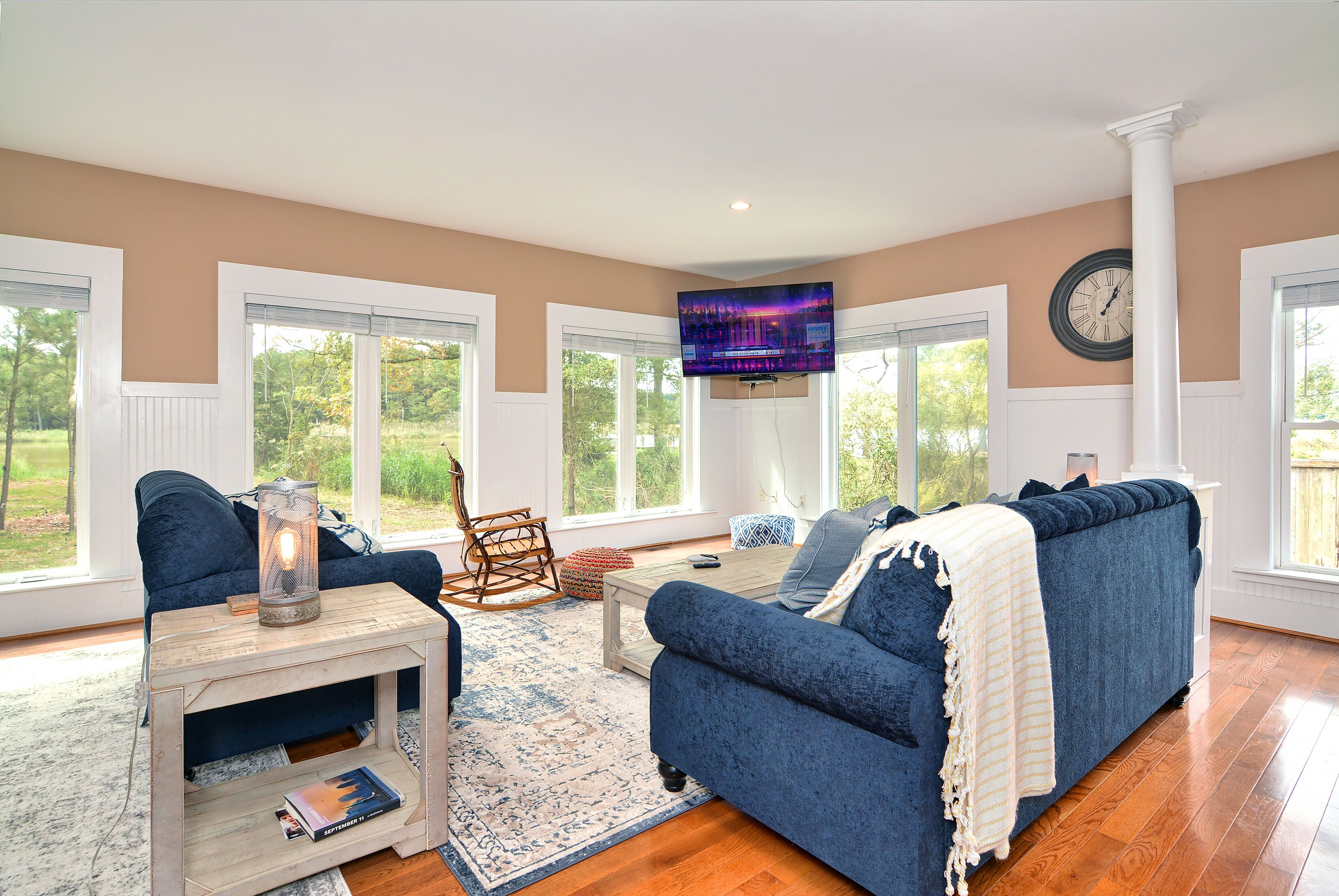 Big Discount in Aug at Gorgeous, Waterfront Home. Pool, Kayaks, Paddleboards!