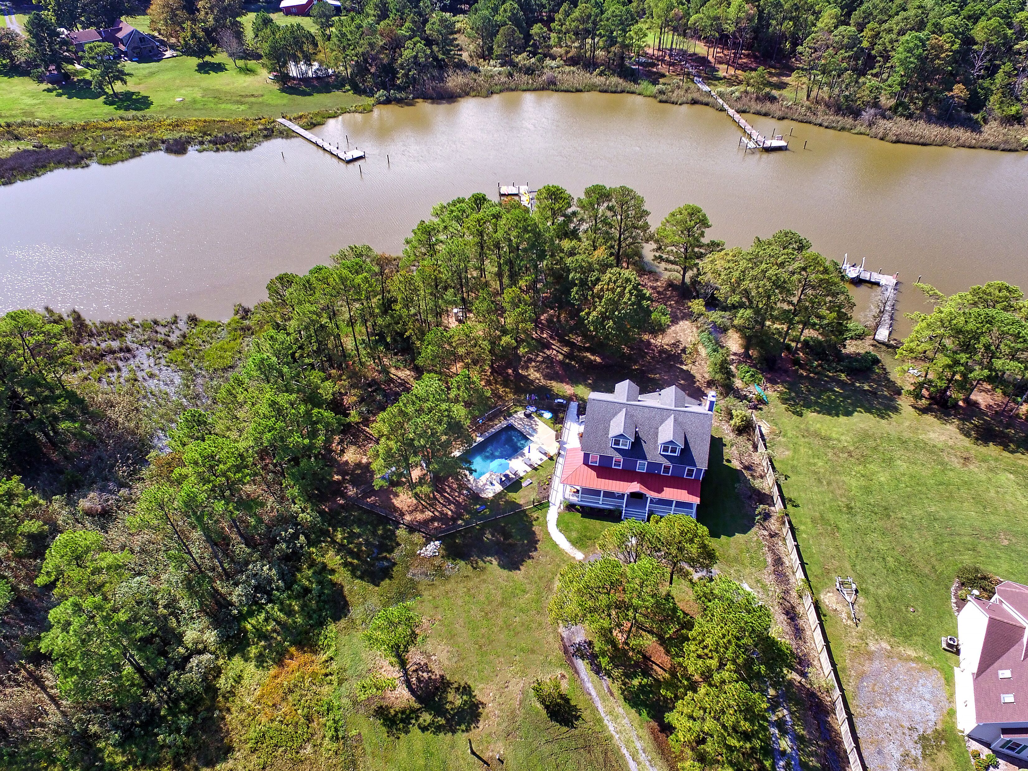 Big Discount in Aug at Gorgeous, Waterfront Home. Pool, Kayaks, Paddleboards!