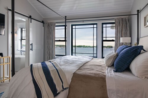 Harbor View Landing Mystic CT  - The Mystic Waterfront House - Third Floor Only