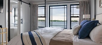 Harbor View Landing Mystic CT  - The Mystic Waterfront House - Third Floor Only