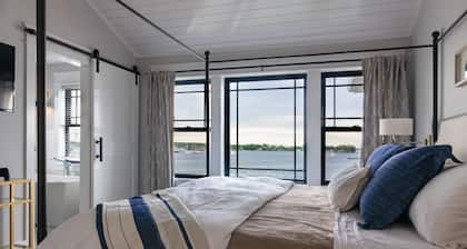 Harbor View Landing Mystic CT - The Mystic Waterfront House - Third Floor Only