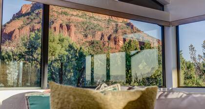 Sedona Red Rock Bliss Views Inside & Out, Private Deck To Enjoy Sunrise or Sunset!