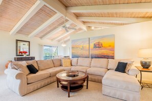 TV - Experience Sedona Red Rock Bliss—3BR house with panoramic views in the Chapel Area. (Sedona)