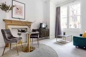 TV - The Chelsea Studio next to Sloane Square (London)