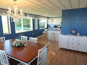 Dining - The Life Aquatic - Gorgeous Lakefront Home with Kayaks Included! (Alpena)