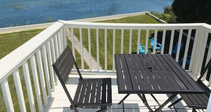 The Life Aquatic - Gorgeous Lakefront Home with Kayaks Included!