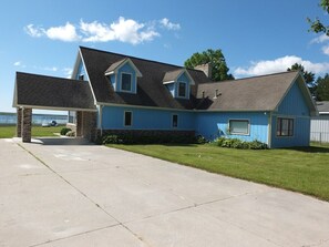 Property grounds - The Life Aquatic - Gorgeous Lakefront Home with Kayaks Included! (Alpena)