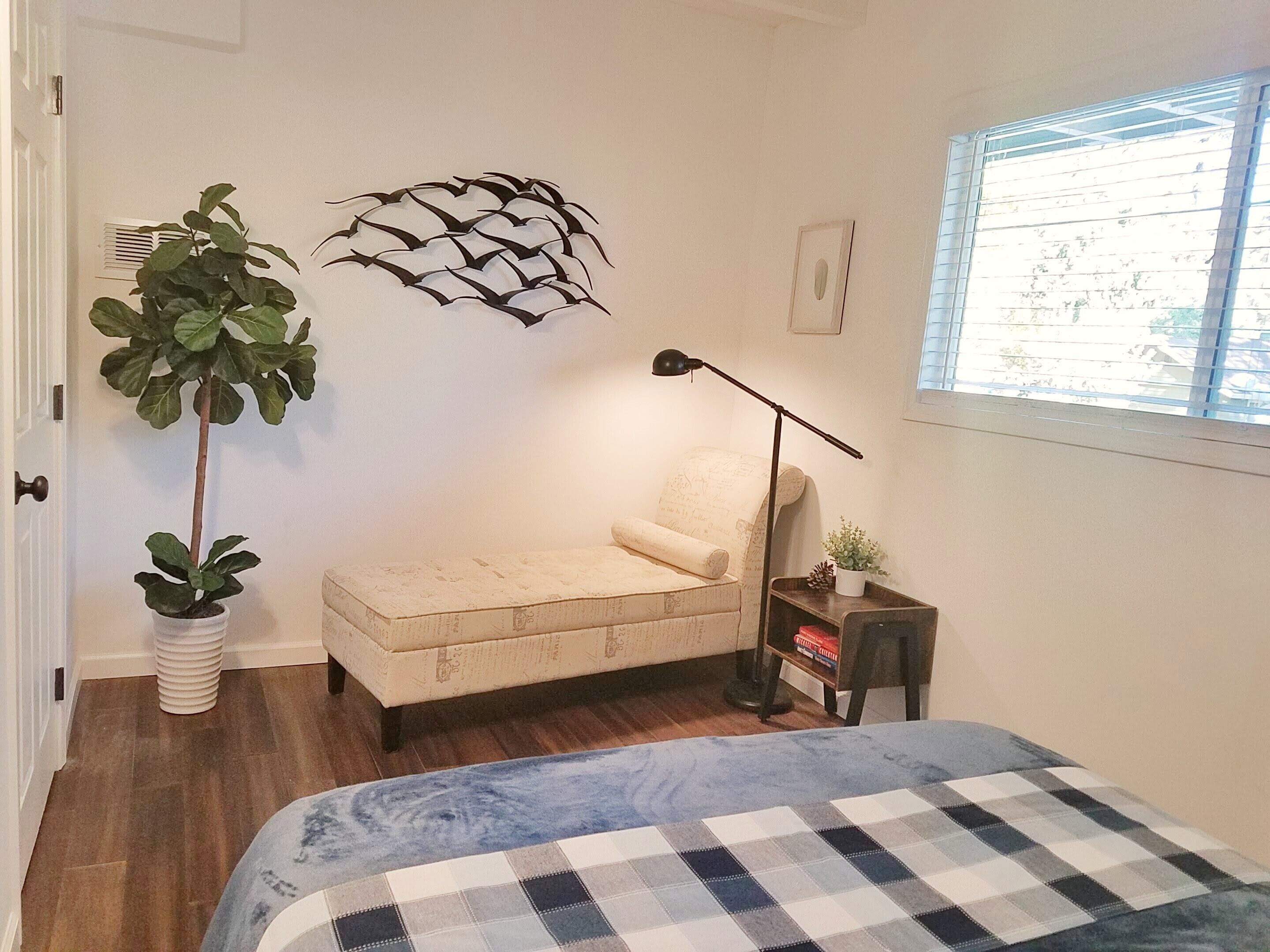 Modern Cabin - Walk to town and the Lake!