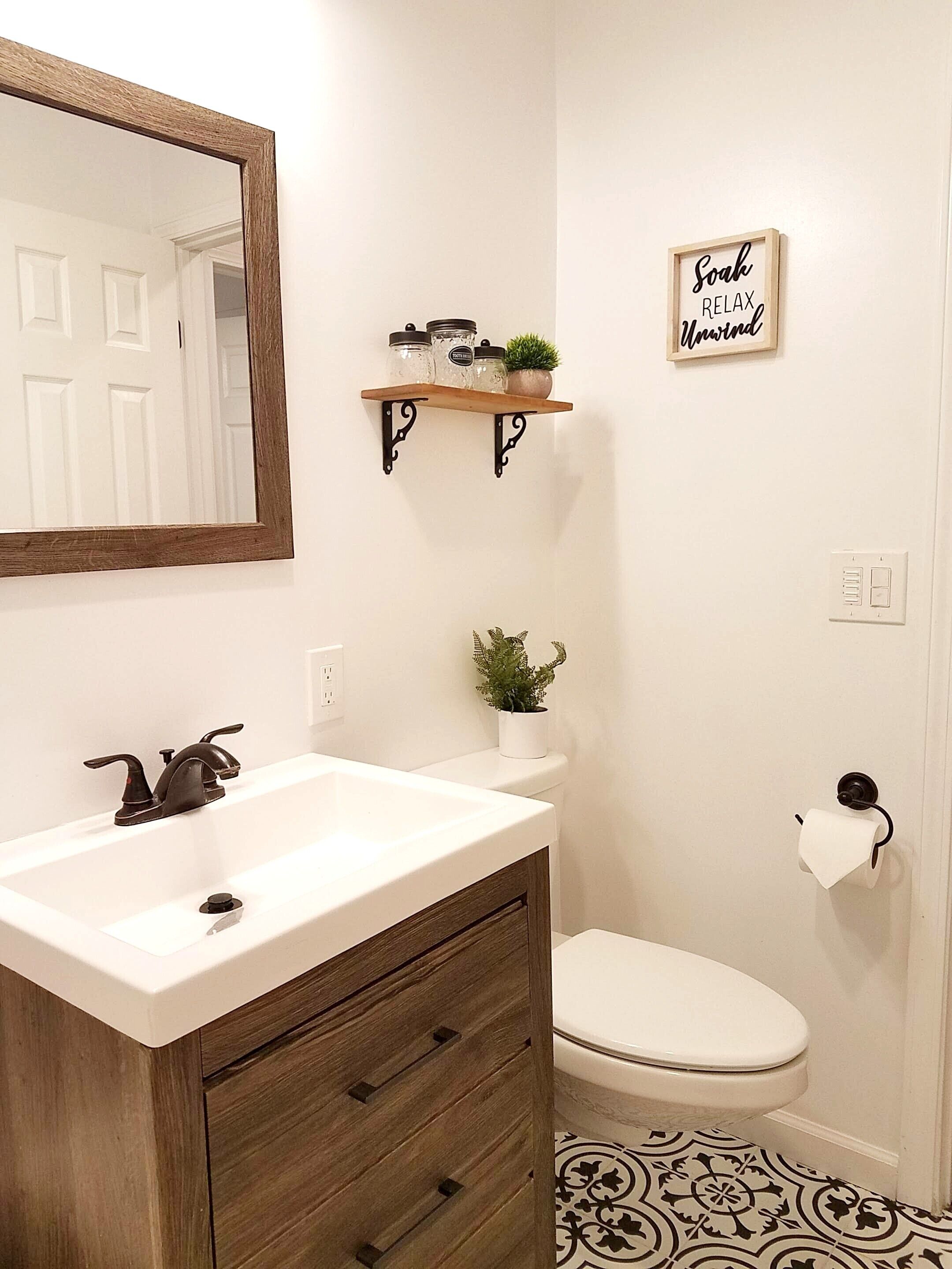 Modern Cabin - Walk to town and the Lake!