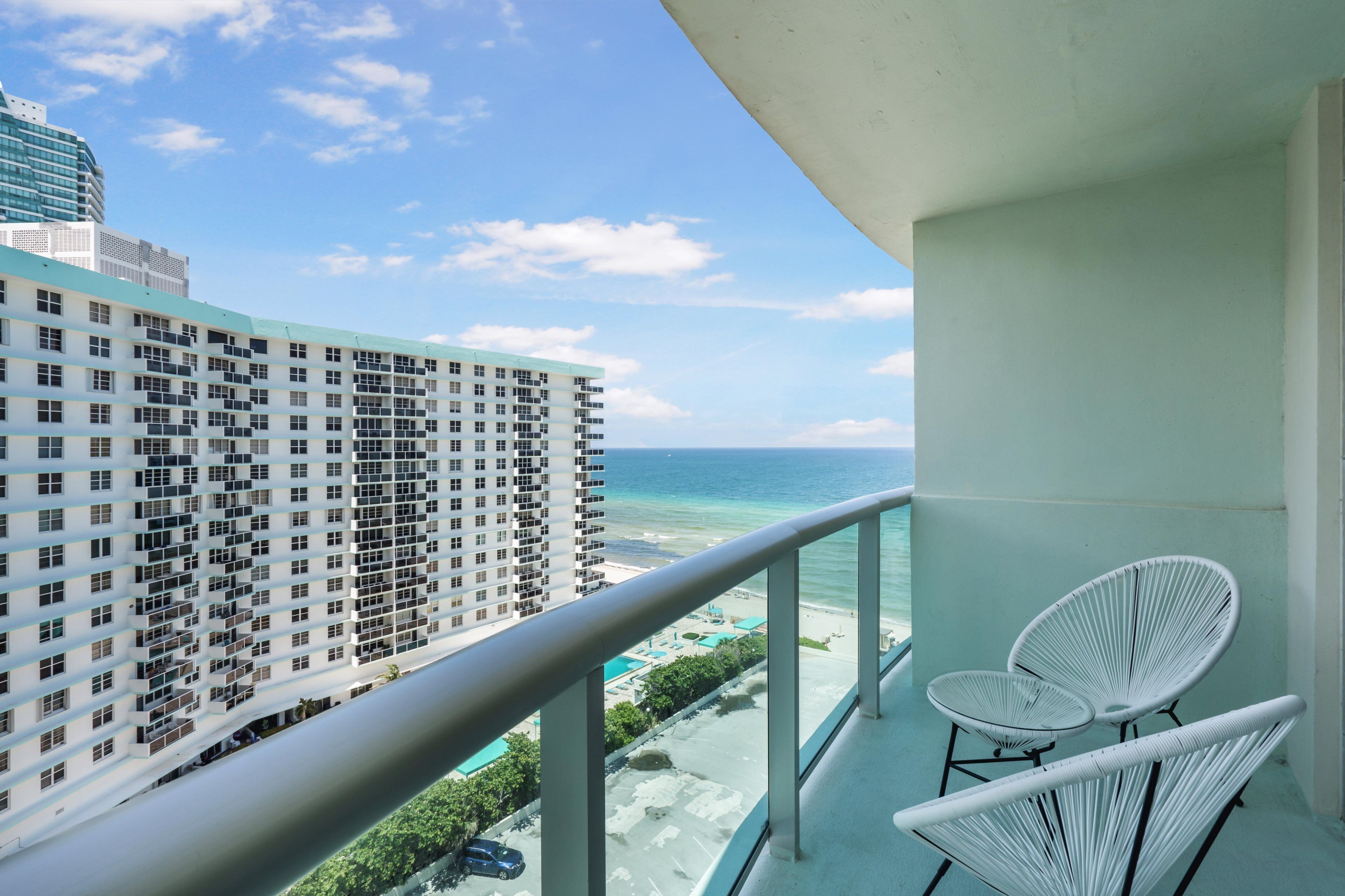 Hollywood Beach Apartment