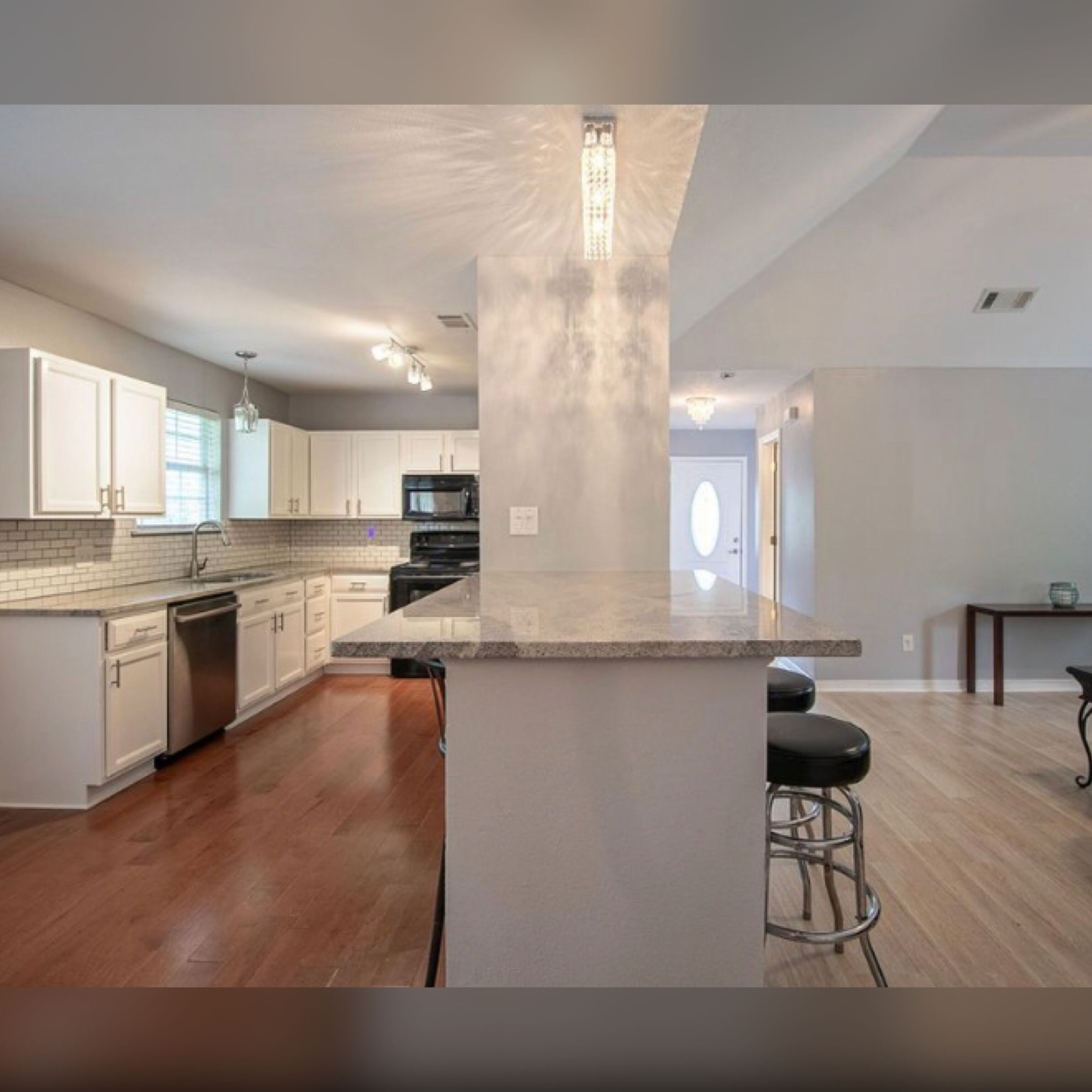 Køleskab, mikrobølgeovn, ovn, kogeplade