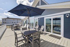 Outdoor dining - Sea Monster by Carolina Getaway (Kure Beach)