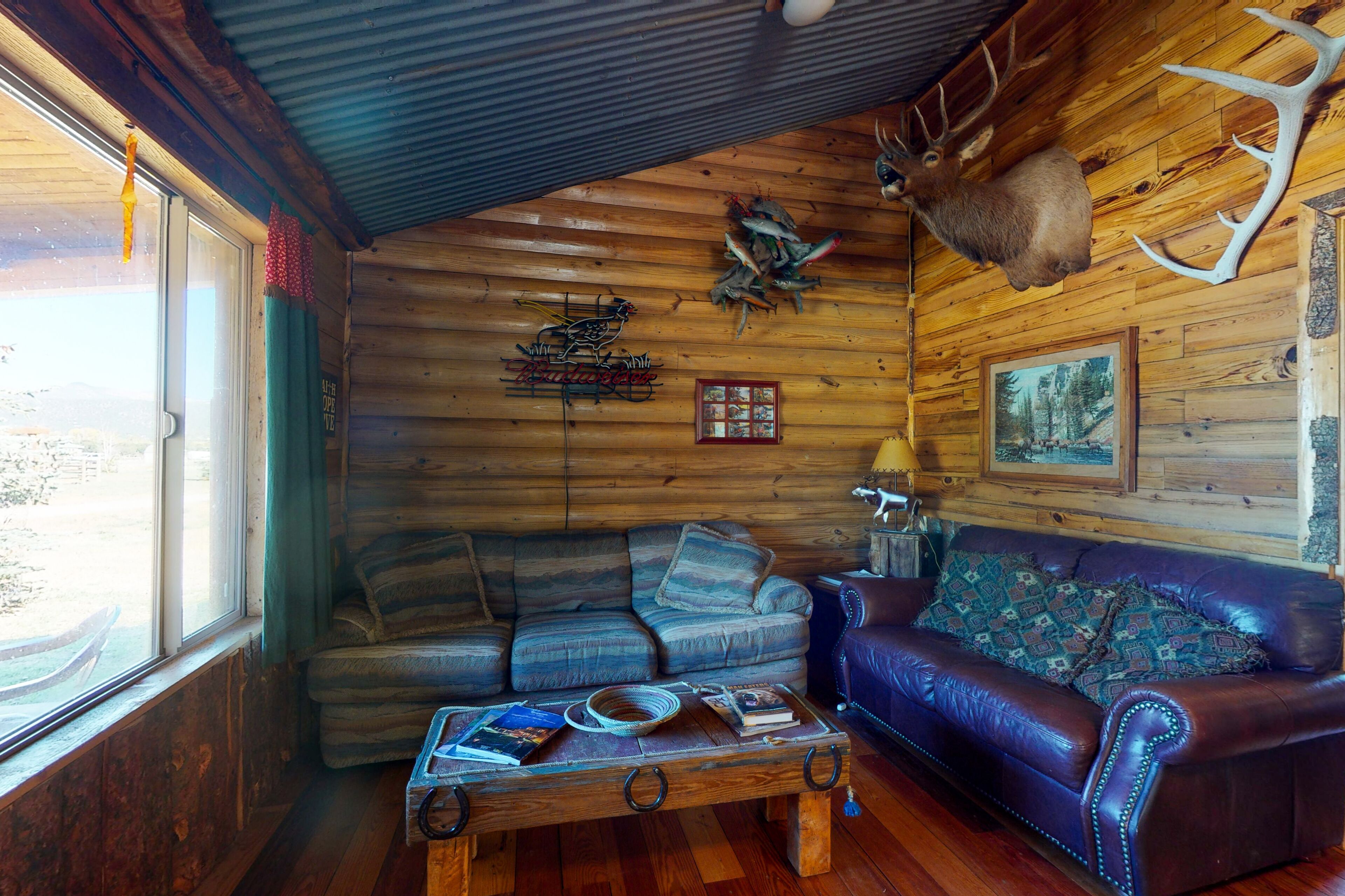 Rustic bunk house surrounded by beauty w/ fully equipped kitchen & free WiFi