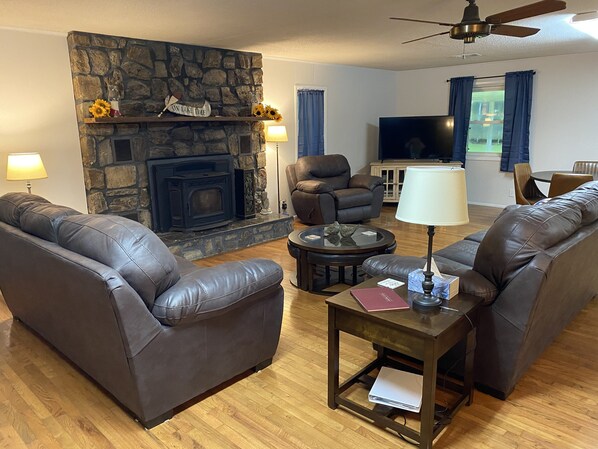 TV, mesa de pingue-pongue