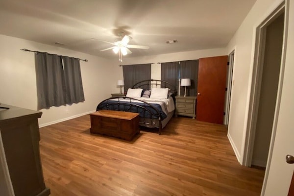 3 bedrooms, iron/ironing board, free WiFi, bed sheets