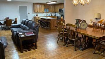 Télévision, table de tennis de table