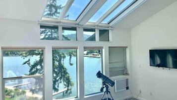 2 bedrooms, iron/ironing board, travel crib, free WiFi