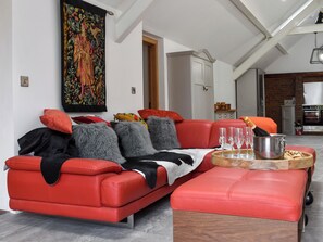 Interior - 4 bedroom accommodation in Mold (Mold)