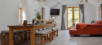 4 bedroom accommodation in Mold