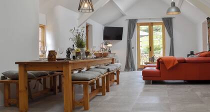 4 bedroom accommodation in Mold