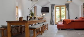 4 bedroom accommodation in Mold