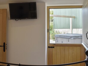 Interior - 4 bedroom accommodation in Mold (Mold)