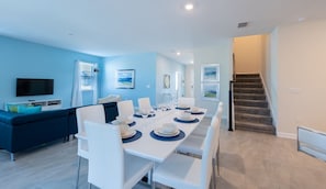House, Multiple Beds, Private Pool, Pool View | Living room