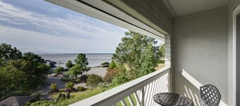 Kingsmill Luxury - Sleeps 6 - Virginia's only AAA Four Diamond Condo Golf Resort