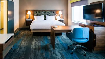 Hypo-allergenic bedding, in-room safe, desk, blackout curtains