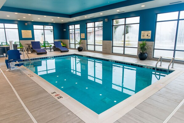 Indoor pool - Hampton Inn Paris (Paris)