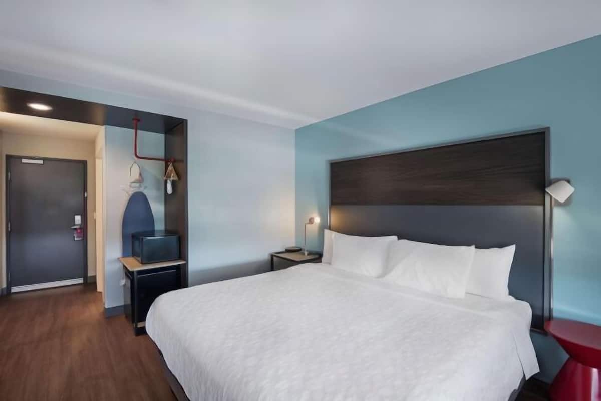 In-room safe, iron/ironing board, free WiFi