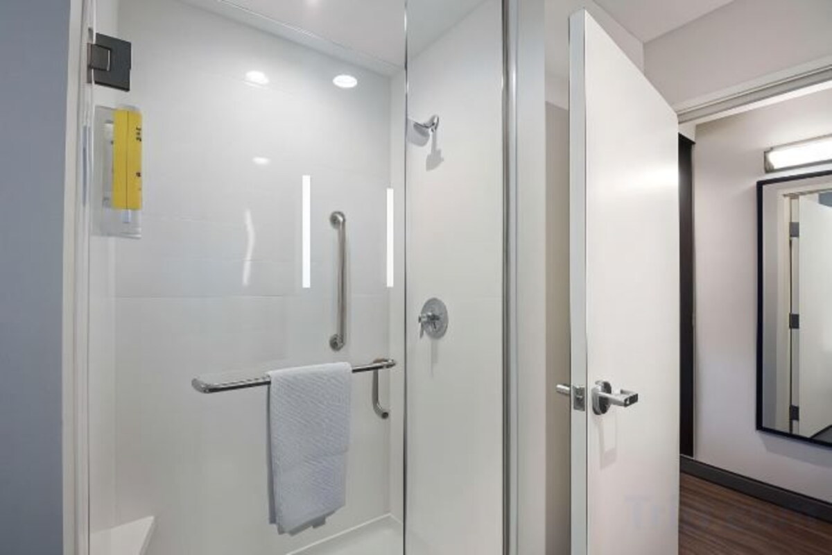King Room-Hearing Accessible