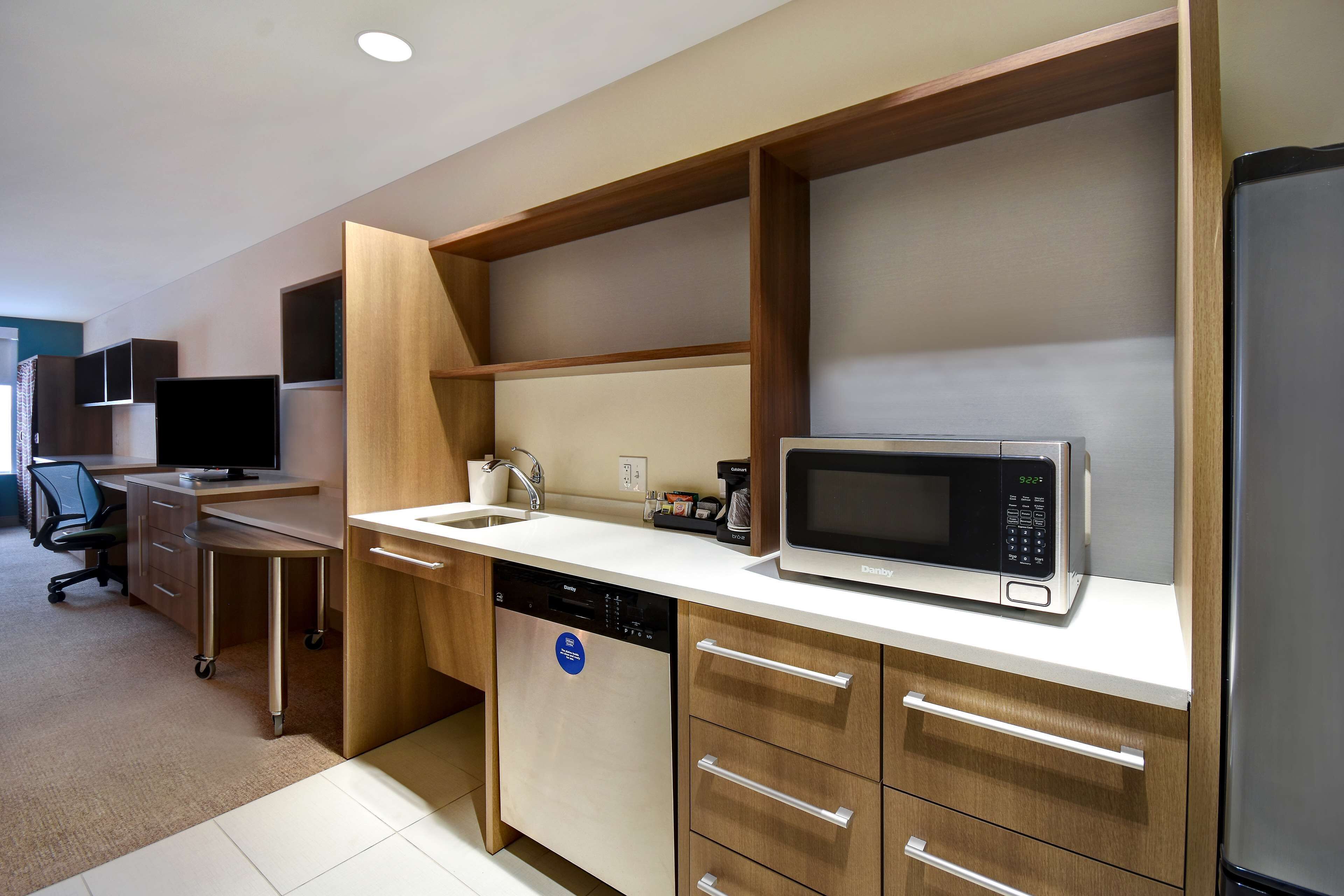 studio, 2 queen beds, accessible, bathtub (mobility & hearing) | private kitchen | full-sized fridge, microwave, dishwasher, toaster