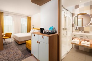 Room, 1 King Bed | Bathroom | Shower, hair dryer, towels