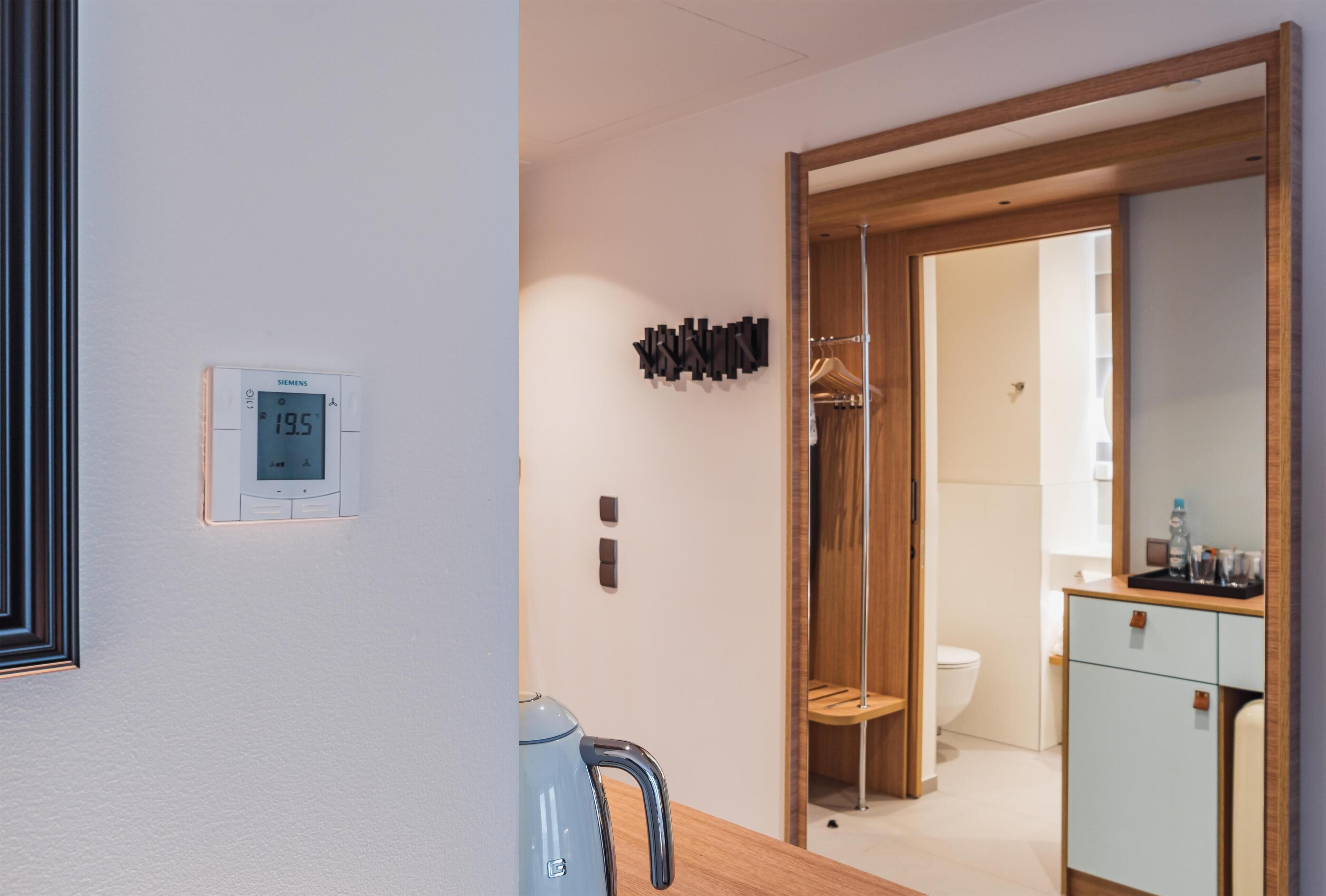 Minibar, caja de seguridad en la habitación y insonorización 
