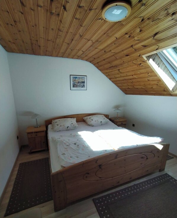 2 chambres, fer et planche à repasser, accès à Internet, literie fournie