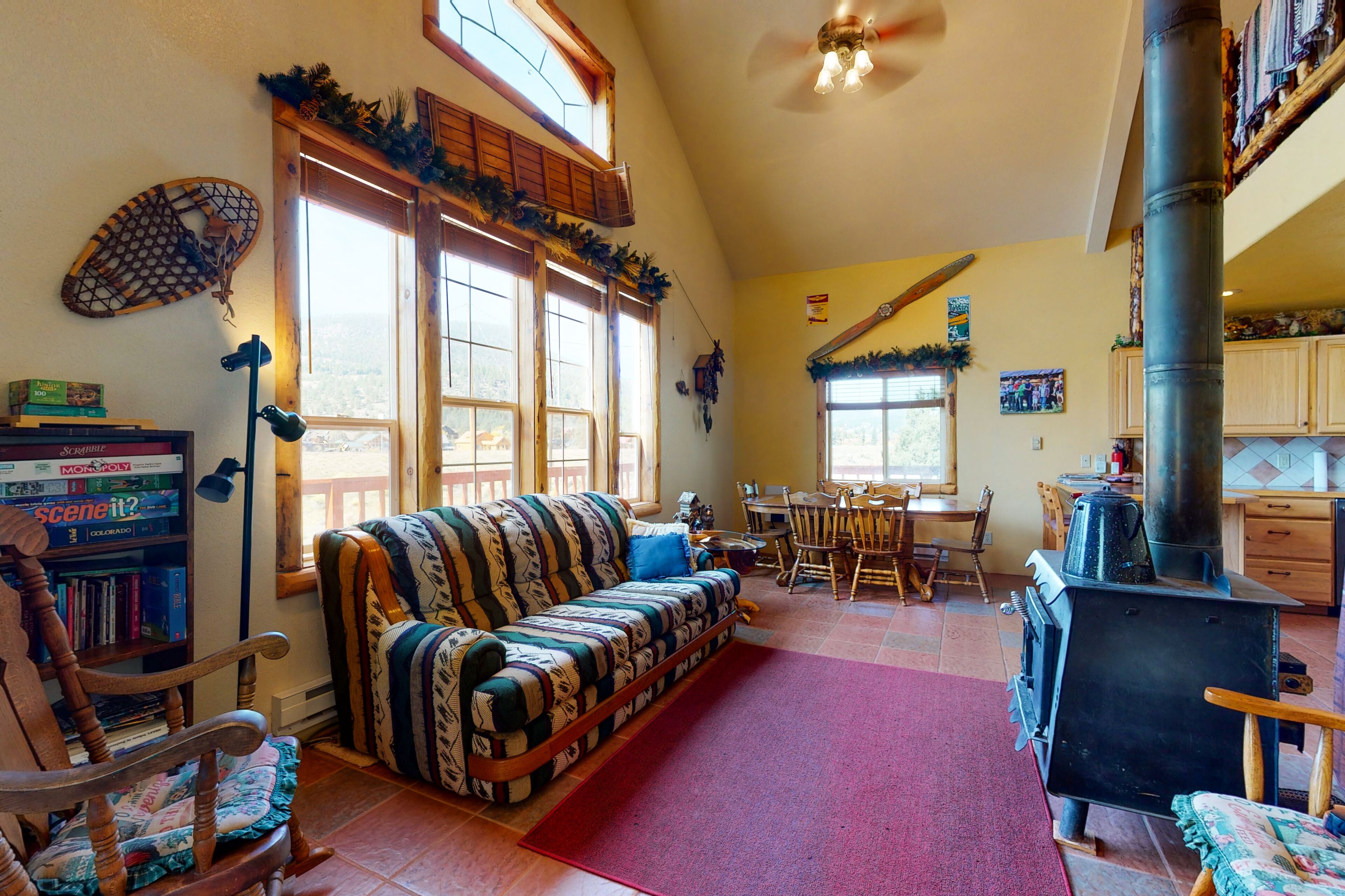 Charming rural cabin w/ mountain views, sauna, and deck - close to Rio Grande!