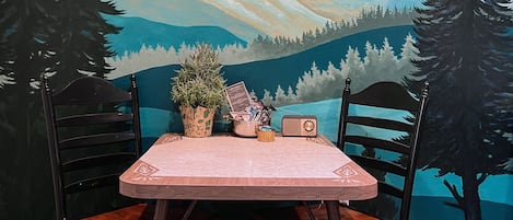 Cabin 3 | Dining room