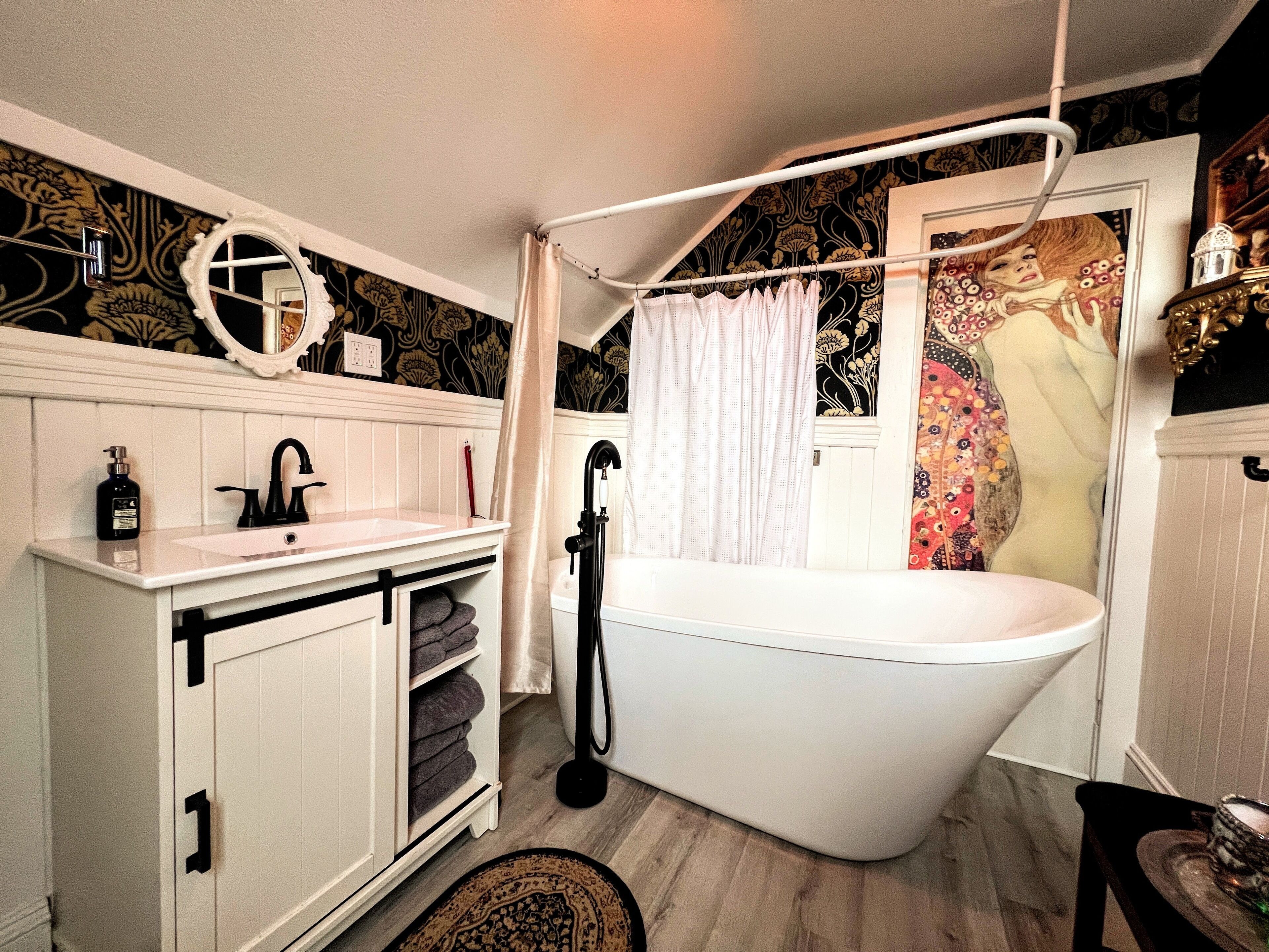 Deluxe Room | Bathroom