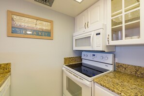 雪櫃、微波爐、焗爐、爐具