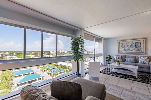 Charming 1/1 condo at Palm Bay Club in Sarasota, with stunning east views.