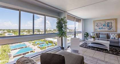 Charming 1/1 condo at Palm Bay Club in Sarasota, with stunning east views.