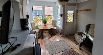 Carter's Beach Suite. Cozy 2some, kitchen, priv. entrance, center Liverpool.
