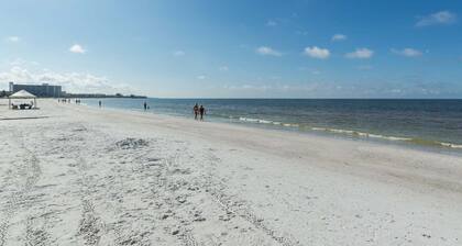 Comfortable one bedroom 1.5 bathroom condominium