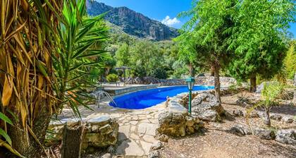 Los Algarrobales - Cortijo y Estudio Montecorto by Ruralidays