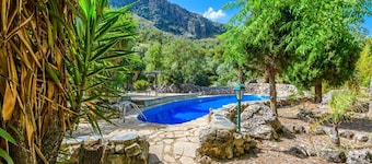 Los Algarrobales - Cortijo y Estudio Montecorto by Ruralidays