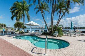 Et oppvarmet basseng