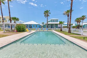 Pool - Miss B'Haven Beach Cottage in Port Aransas (Port Aransas)