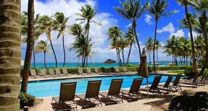 Beach Front Resort Villa ( 1 bedroom, sleeps 4) closest to hotel OV3