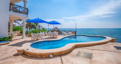 Couples’ Studio with Pool and Prime Half Moon Bay Location